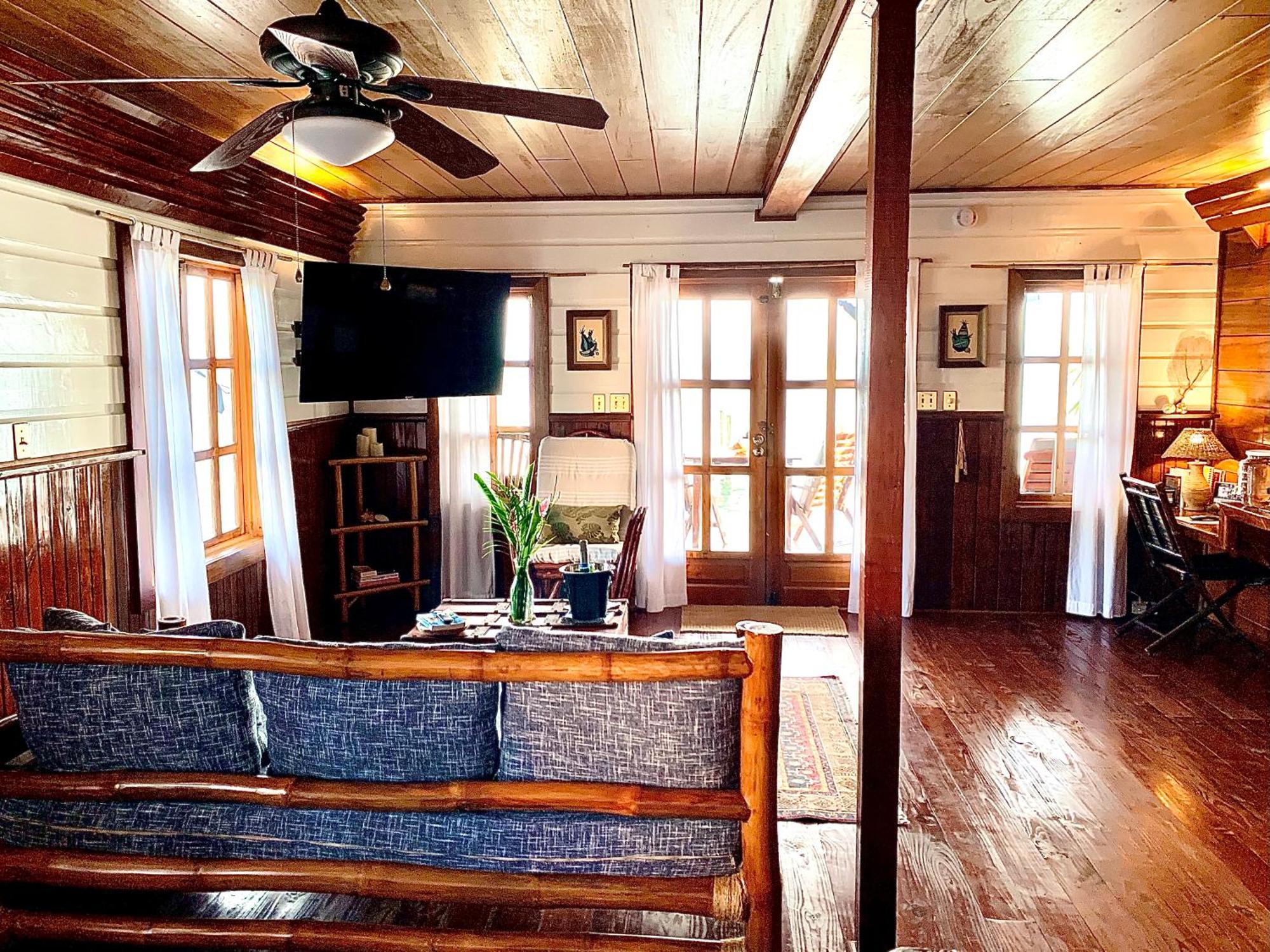 Casa Acuario Boutique Hotel โบกัสทาวน์ ภายนอก รูปภาพ